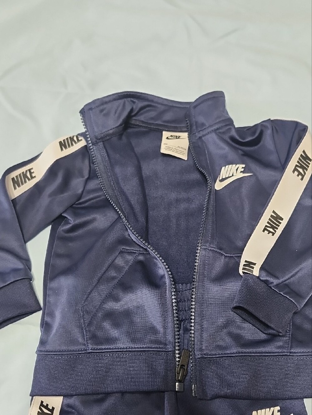 Nike Toddler 2-Piece Full-Zip Set with Logo Taping - 18M - Picture 2 of 6